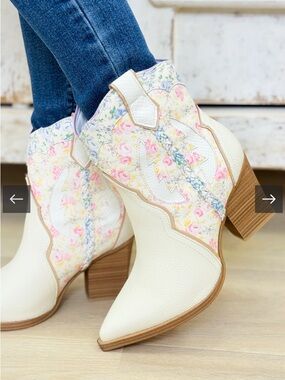 MIA Whitley Western floral booties patchwork pastel cowboy boots cottagecore NWT